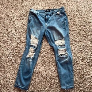 Hollister distressed jeans. High rise super skinny crop. 13R. W31 L26
